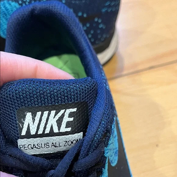 Nike Women's Teal and Black Running Shoes - Picture 4 of 7